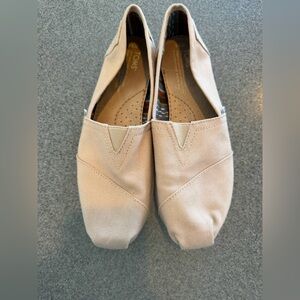 TOMS Women's Beige Canvas Loafers